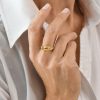 Hercules knot ring in textured 18k gold - Image 2