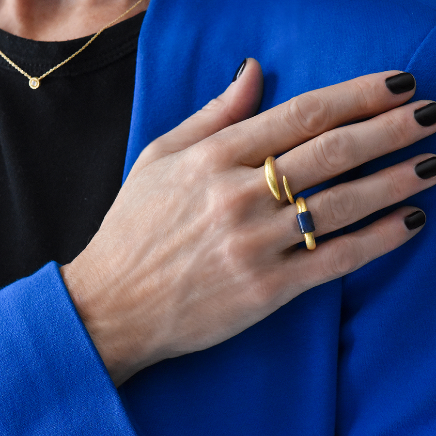 Neolithic hand-hammered open ring in 18k gold - Image 2