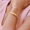 Neolithic hand-hammered bangle bracelet in 18k gold - Image 4