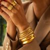 Neolithic hand-hammered bangle bracelet in 18k gold - Image 3